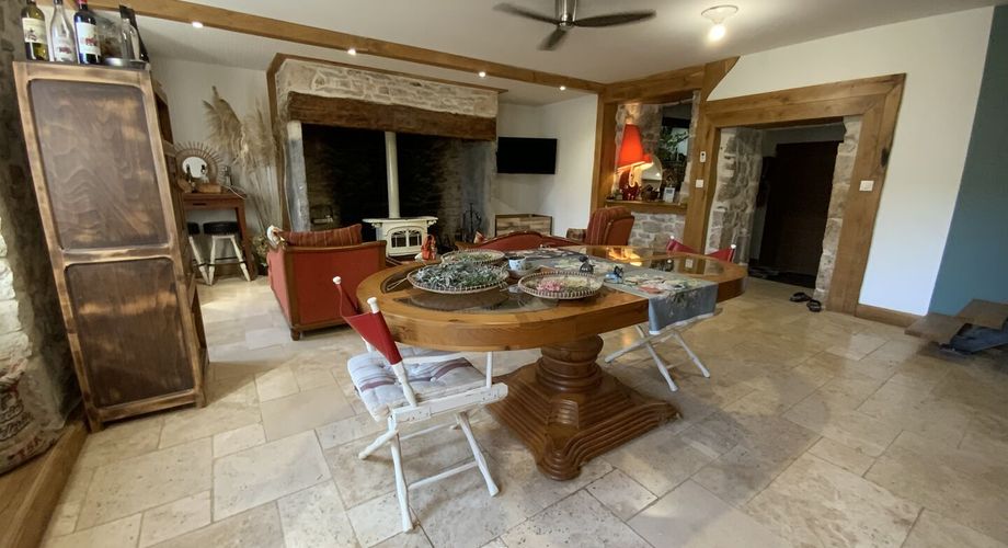 Gramat, propriété de caractère XVIIIe + dépendances. Jardin 720 M²