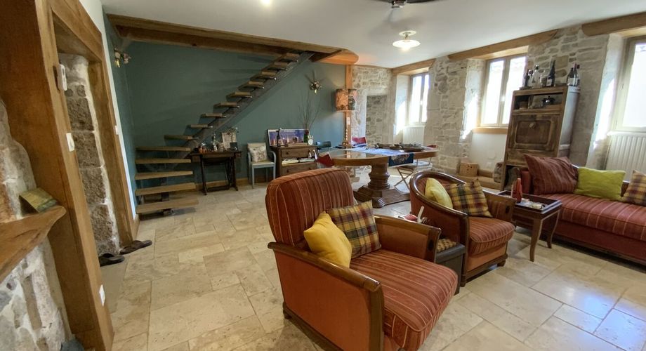 Gramat, propriété de caractère XVIIIe + dépendances. Jardin 720 M²