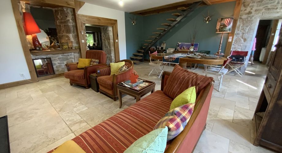 Gramat, propriété de caractère XVIIIe + dépendances. Jardin 720 M²