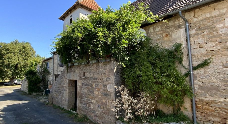 Gramat, propriété de caractère XVIIIe + dépendances. Jardin 720 M²