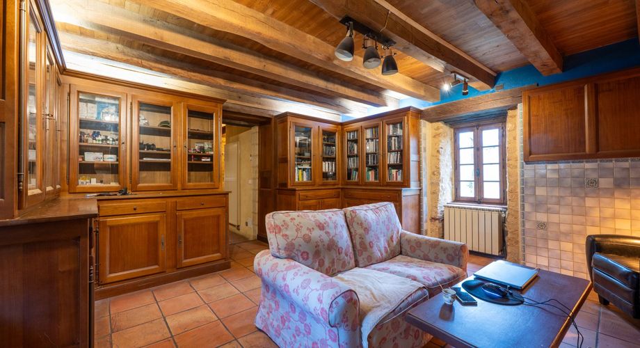 Entre Sarlat et Gourdon, Situation isolée et calme assuré pour cette Maison en pierre sur 2ha43 boisés