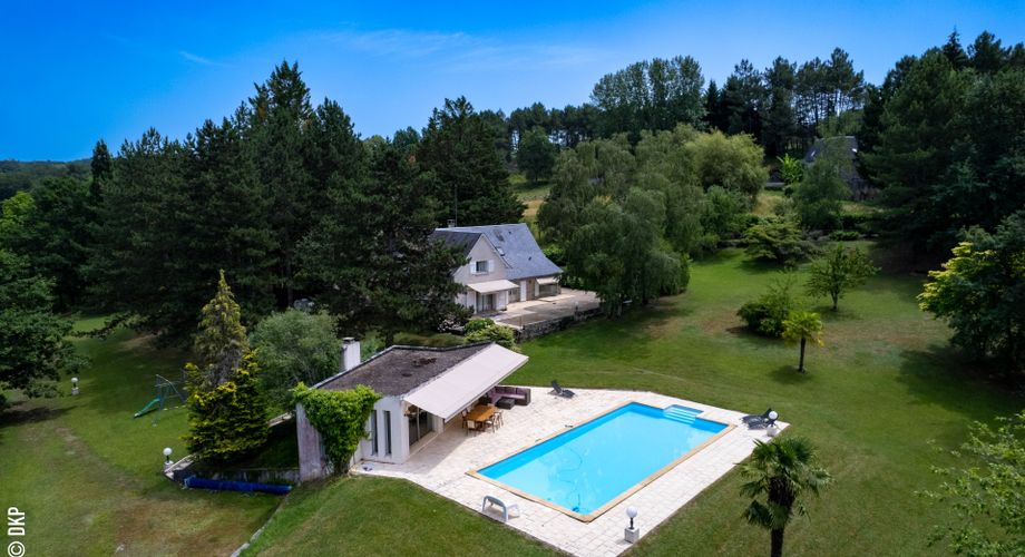 Propriété Equestre sur 25ha clos, Maison, gite, 14 box et équipements.