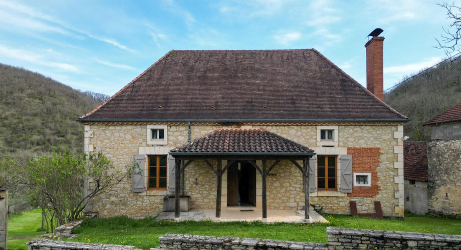 Gourdon, Maison et grange et hangar sur terrain 2.19ha