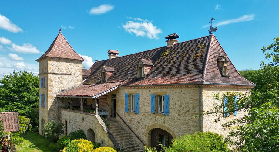 Cazals, Bel ensemble immobilier avec maison et 2 gîtes, atelier, grande piscine.