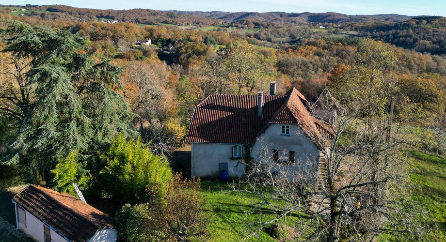 Secteur Catus, Ancienne ferme composée d'une maison, d'un gite, grange et hangar sur 9ha.