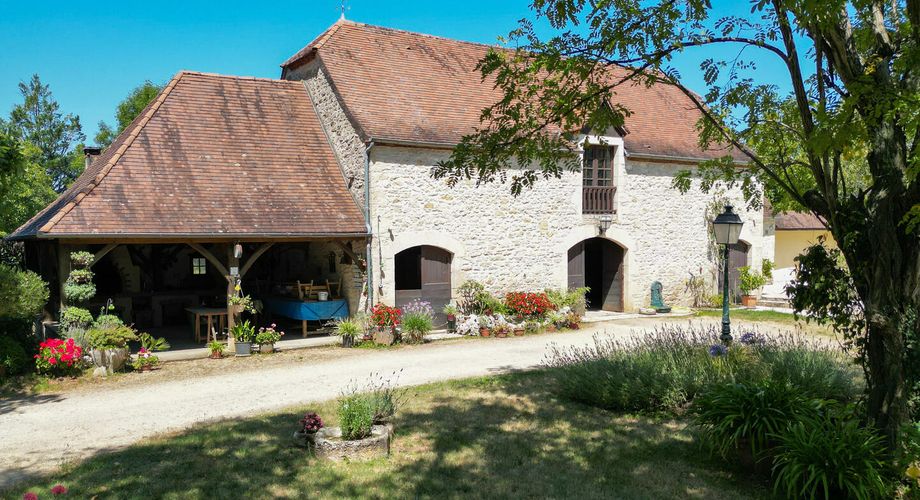 Vallée de la Dordogne, Propriété de charme, maison, grange, pool house et piscine sur 4886m²  de terrain clos.
