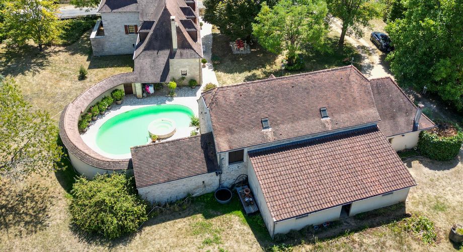 Vallée de la Dordogne, Propriété de charme, maison, grange, pool house et piscine sur 4886m²  de terrain clos.