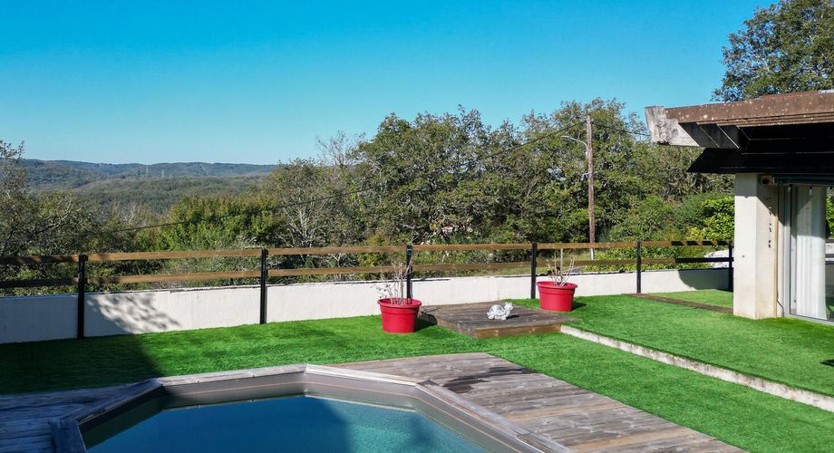 Souillac, sur les hauteurs avec vue, maison 5 chambres piscine et spa.