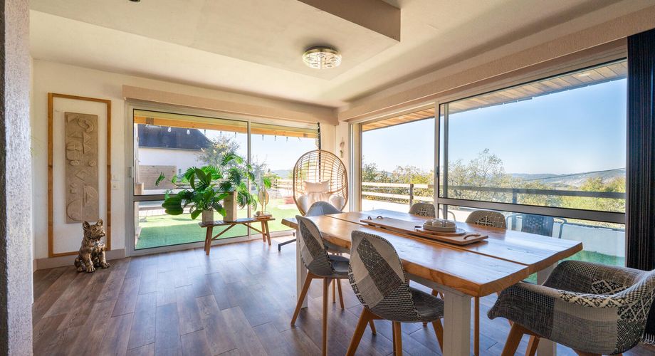 Souillac, sur les hauteurs avec vue, maison 5 chambres piscine et spa.