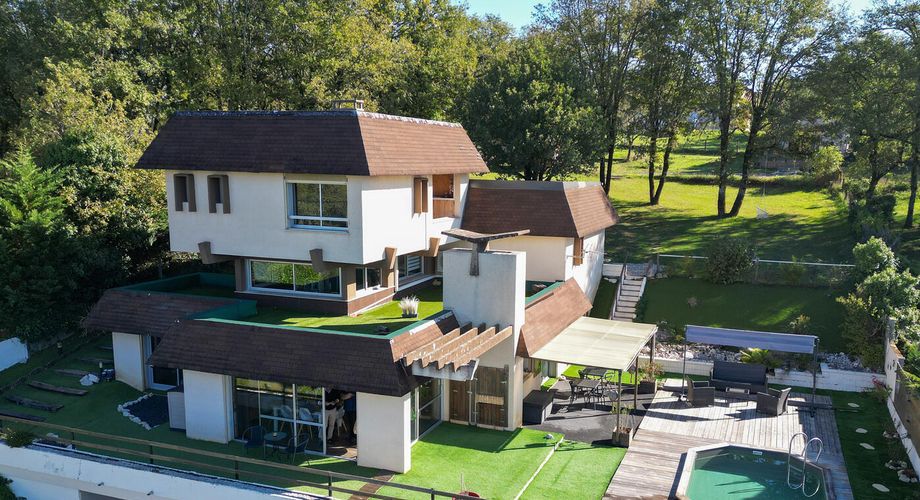 Souillac, sur les hauteurs avec vue, maison 5 chambres piscine et spa.