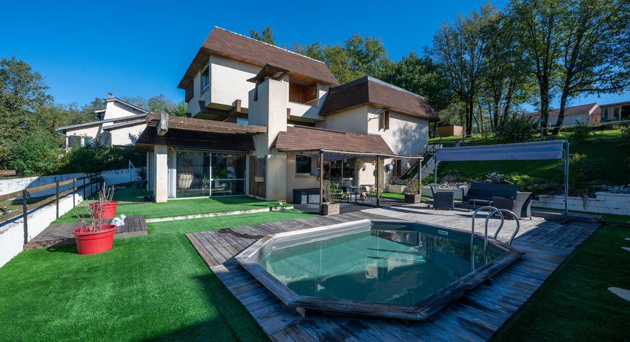 Souillac, sur les hauteurs avec vue, maison 5 chambres piscine et spa.