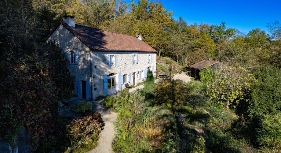 À vendre – Superbe maison en pierre de 5 chambres avec grand terrain boisé – Puy-l’Évêque (46)