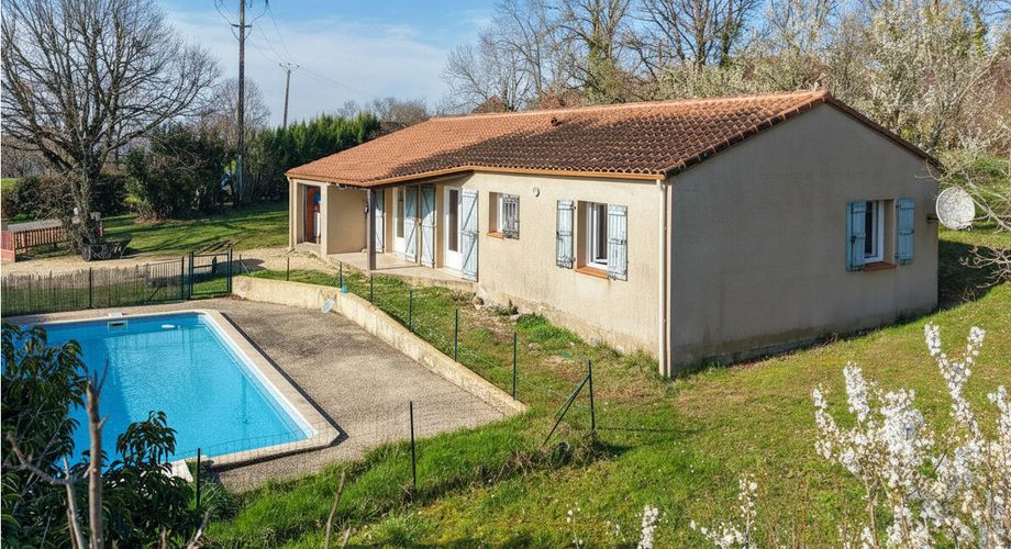 Charmante maison de plain-pied avec piscine et vue campagne près de Cazals