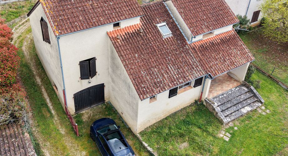 Maison atypique avec jardin clos au cœur de Souillac, beaux volumes et fort potentiel de valorisation