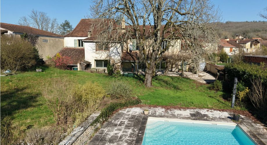 Cazals – Ensemble de caractère en pierre avec piscine, 5 chambres et grand potentiel au cœur du village