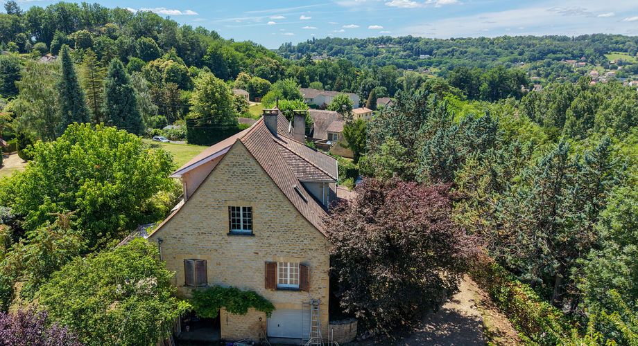 Sarlat – Grande maison familiale de 7 chambres avec piscine sur 1 930 m² de jardin clos