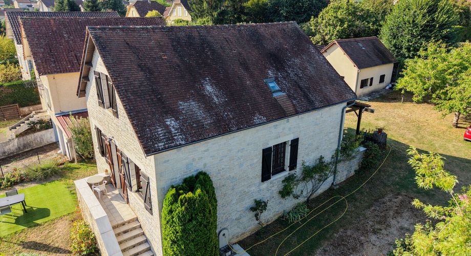 Souillac centre – Maison de ville en excellent état avec jardin, garage et appartement indépendant
