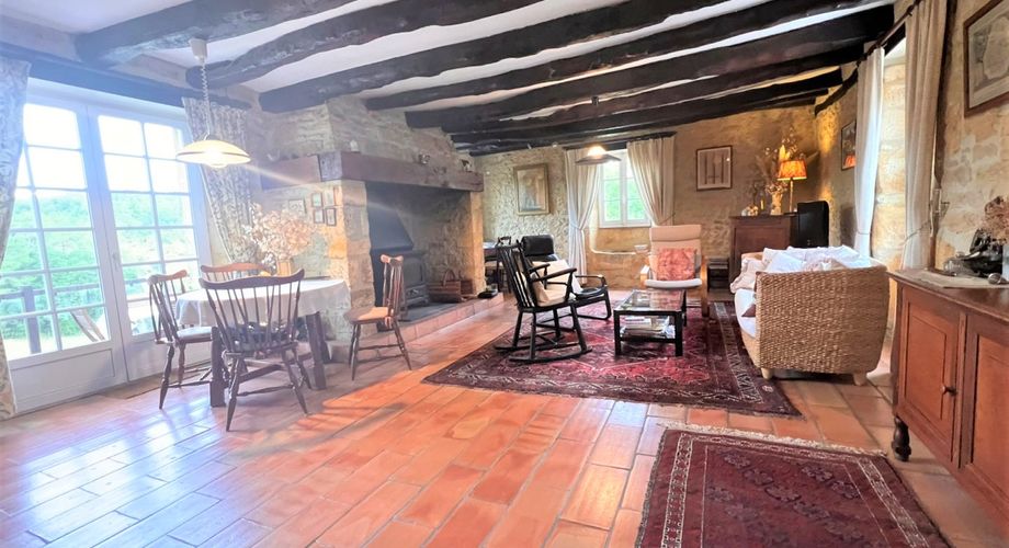 RAVISSANTE PROPRIÉTÉ SUR COUR AVEC 2 MAISONS INDÉPENDANTES EN PIERRE (2 LITS ET 1 LIT) SUR 2,4 ACRES, PRÈS DE ST POMPON, DANS UN CADRE SUPERBE ET TRANQUILLE AVEC DE JOLIES VUES. PF90320