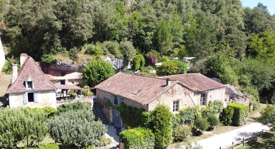Maison du 18ème siècle magnifiquement restaurée avec gîte, chambre d'hôtes et piscine