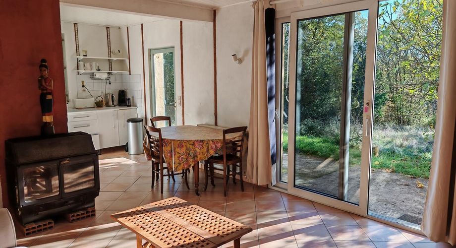 Périgord Noir, maison des années 2000 avec 3 chambres sur 3000m². Au calme à 10 minutes de toutes commodités.