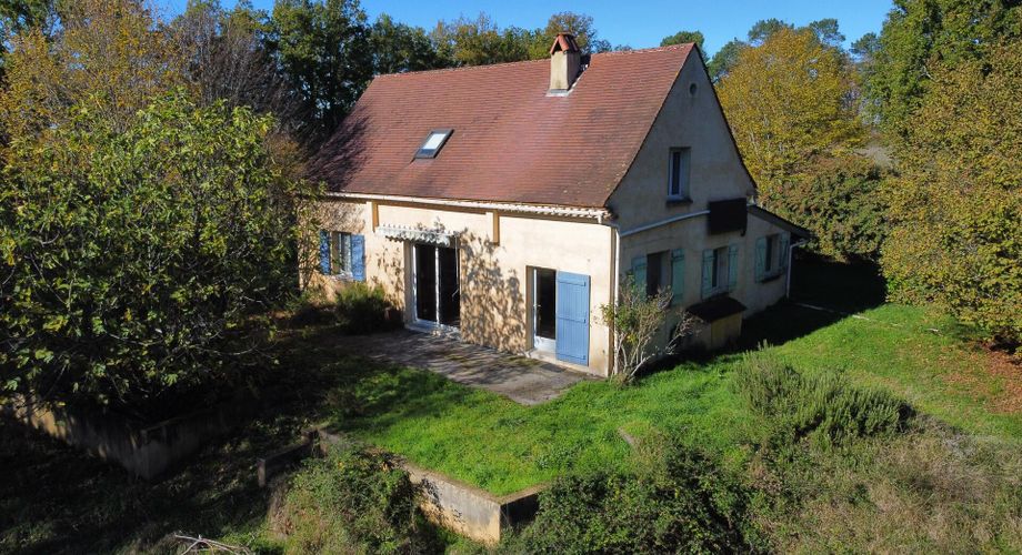 Périgord Noir, maison des années 2000 avec 3 chambres sur 3000m². Au calme à 10 minutes de toutes commodités.