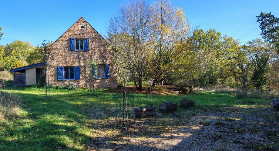 Périgord Noir, maison des années 2000 avec 3 chambres sur 3000m². Au calme à 10 minutes de toutes commodités.
