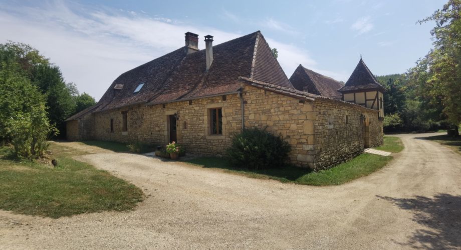 CHARACTERFUL STONE DORDOGNE FARMHOUSE WITH LARGE 4-BED MAIN HOUSE, A LARGE GITE AND ADDITIONAL ACCOMMODATION TO FINISH INTERNALLY. MANY OUTBUILDGNS. 15 HECTARES OF LAND, STREAM, PONDS & WOODS. DEP0735