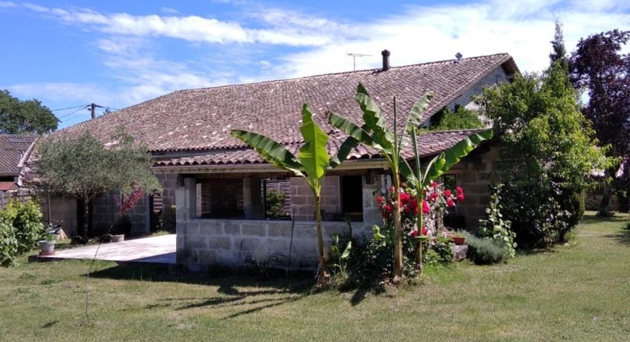 Coutras, girondine entièrement rénovée de 260m², terrain 1816m².