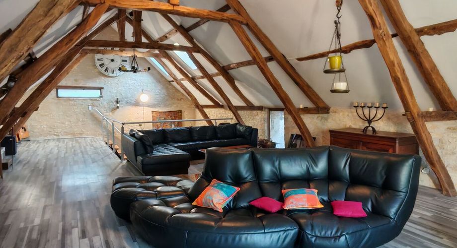  Une grange de caractère rénovée, non loin d'un cours d'eau