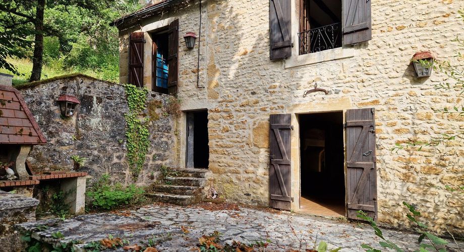 Maison périgourdine et belle vue sur 1,2 hectare