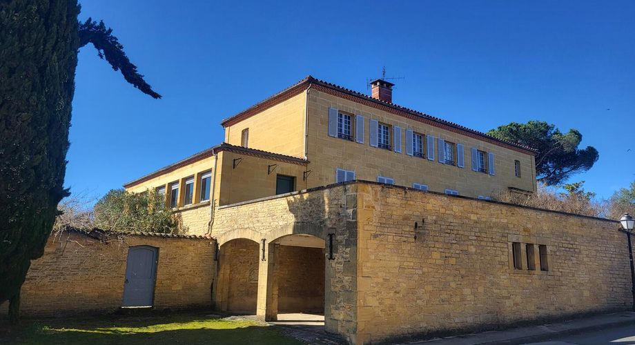 Magnifique demeure de 5 chambres avec locaux professionnels, piscine et vue - Périgord Noir