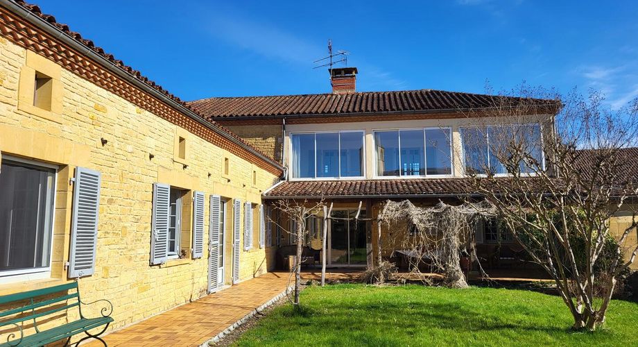 Magnifique demeure de 5 chambres avec locaux professionnels, piscine et vue - Périgord Noir