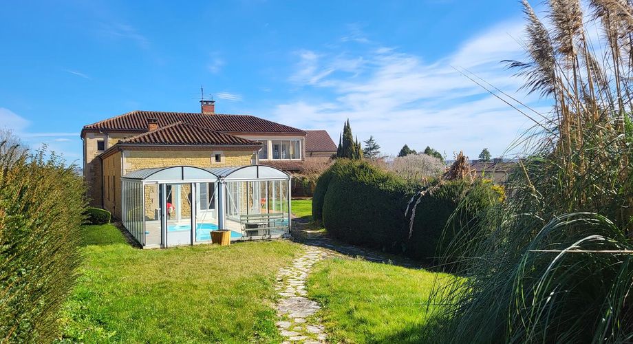 Magnifique demeure de 5 chambres avec locaux professionnels, piscine et vue - Périgord Noir