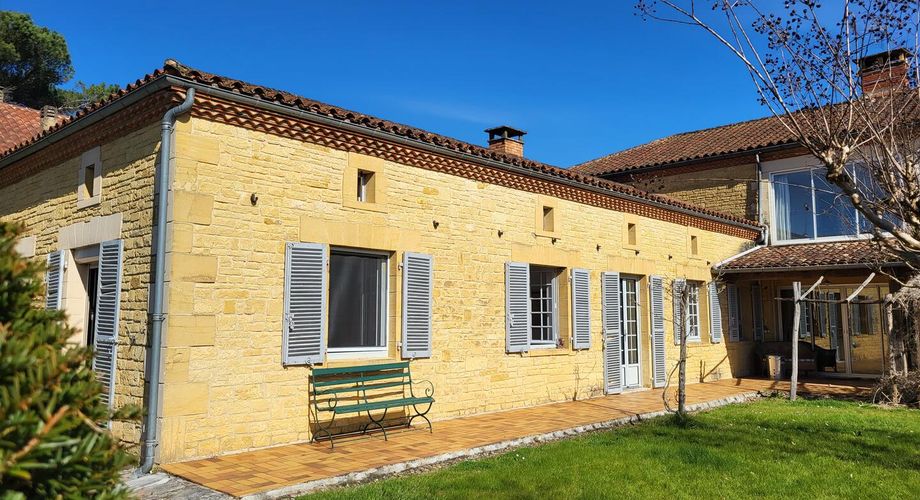 Magnifique demeure de 5 chambres avec locaux professionnels, piscine et vue - Périgord Noir