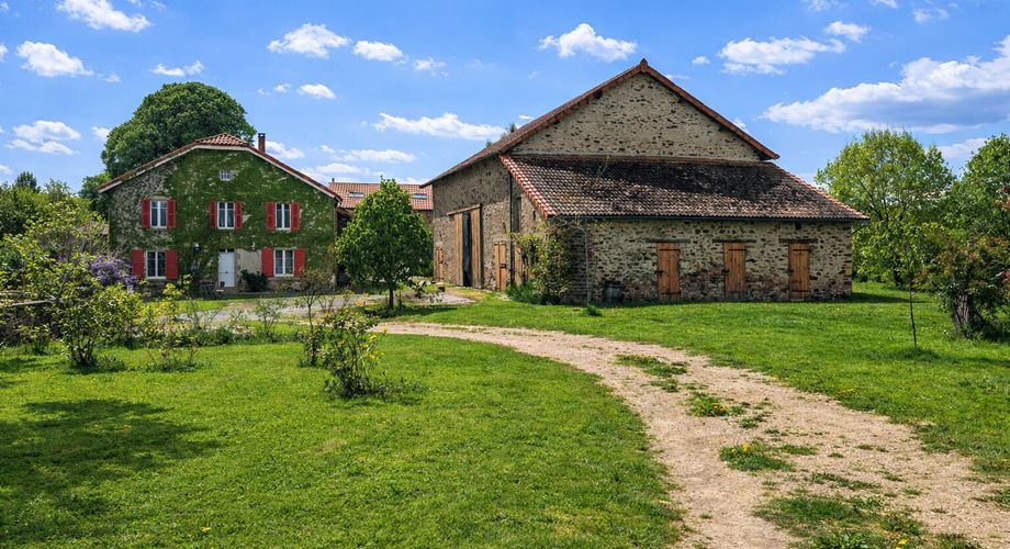 Corps de ferme avec 8 hectares et dépendances – Parc Périgord Limousin