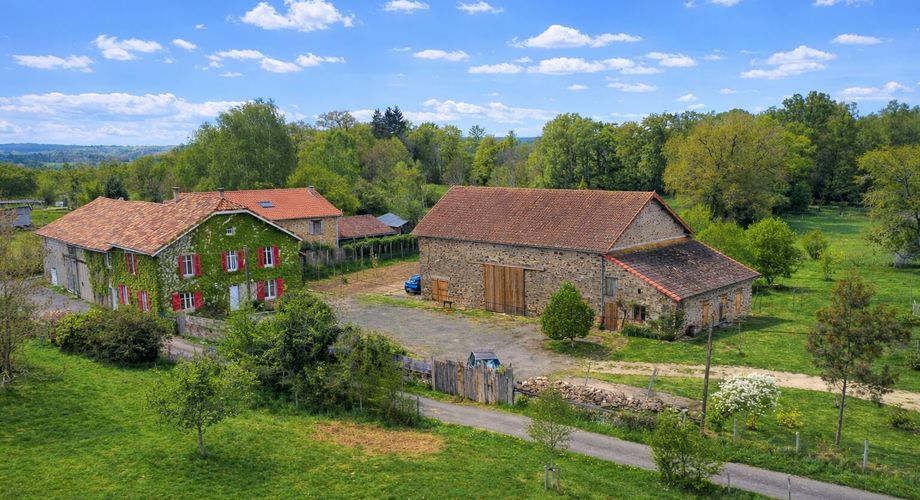 Corps de ferme avec 8 hectares et dépendances – Parc Périgord Limousin