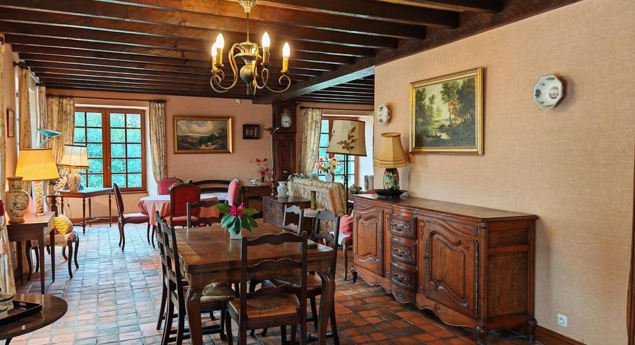 En secteur boisé, maison de 6 chambres de 315m² sur 5000m² de jardin