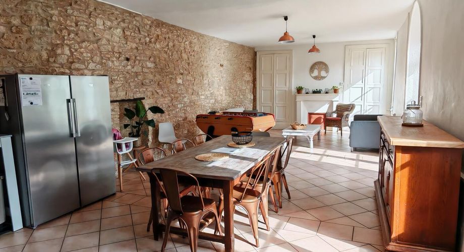 Ancien relais de poste de 8 chambres et sa grange sur 2100m² de terrain