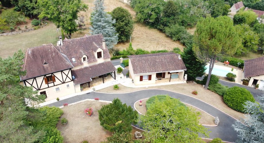 Les Eyzies - Maison périgourdine avec maison d'amis, piscine, garages et joli parc