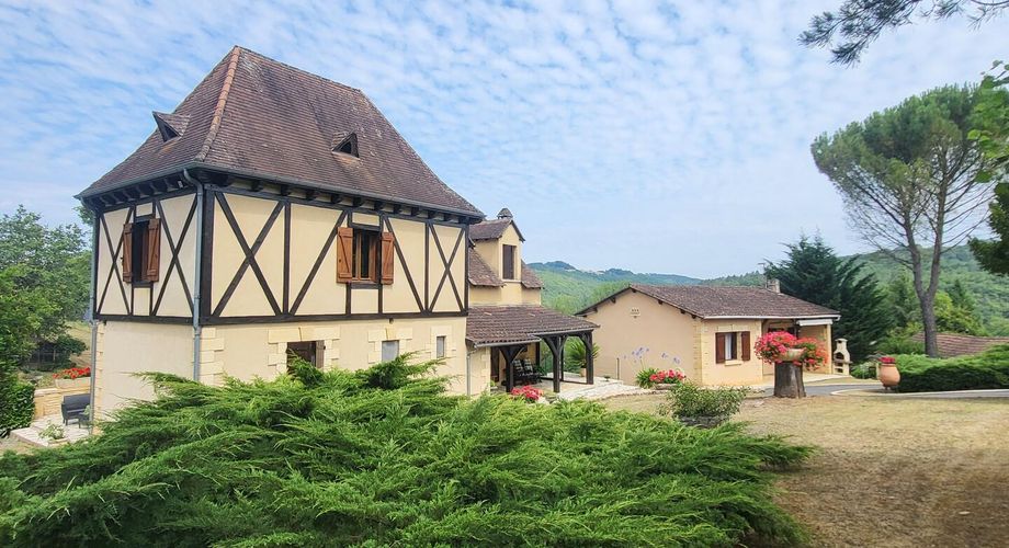 Les Eyzies - Maison périgourdine avec maison d'amis, piscine, garages et joli parc