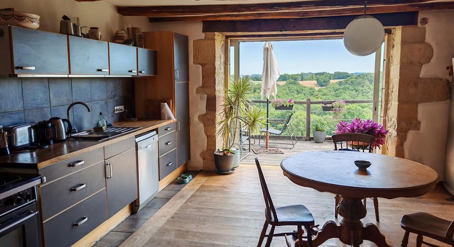 Hautefort - Maison périgourdine avec belle vue sur 3000m² de terrain