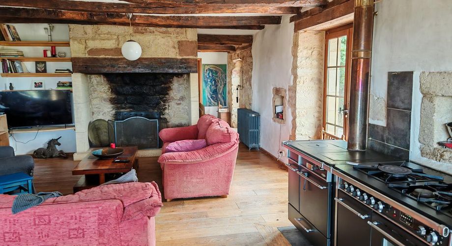 Hautefort - Maison périgourdine avec belle vue sur 3000m² de terrain