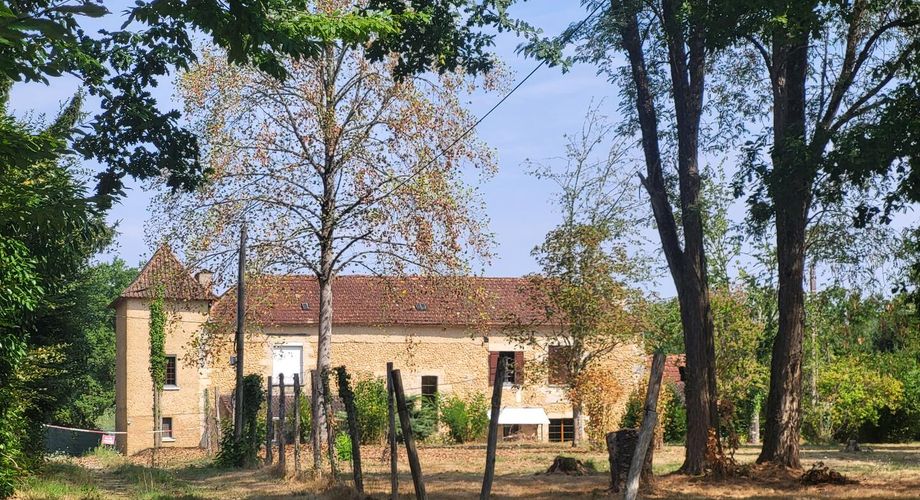 Ancienne maison périgourdine sur 1,5 hectare de terrain