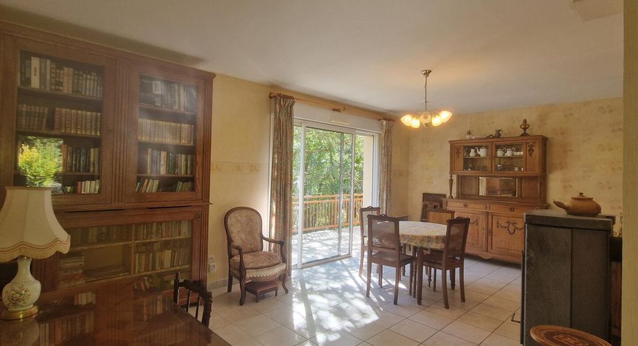 Les Eyzies - Maison périgourdine avec 3 chambres, garage et grand sous-sol.