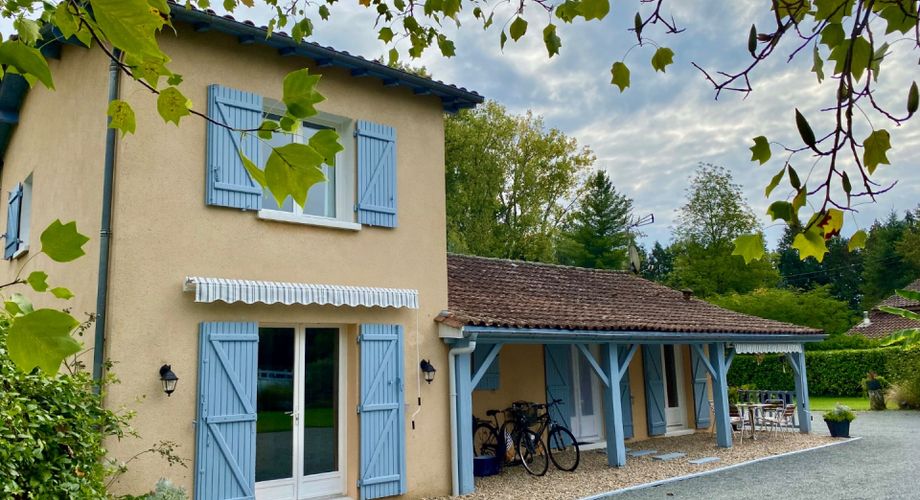 Maison d'Exception à 10 min de Périgueux : 123 m² de Charme, piscine et séchoir à tabac sur une parcelle de 3323m²