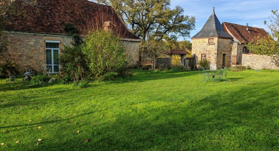 Excideuil - Maison bourgeoise et dépendances sur 3,6 hectares avec vue dégagée