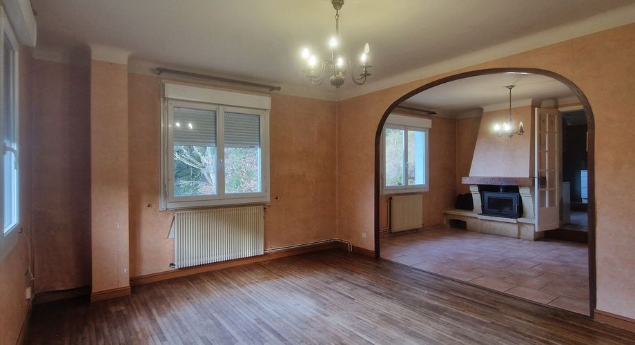 Exclusivité Label Pierres - Maison de ville aux Eyzies avec 3 chambres, appartement indépendant et garage.