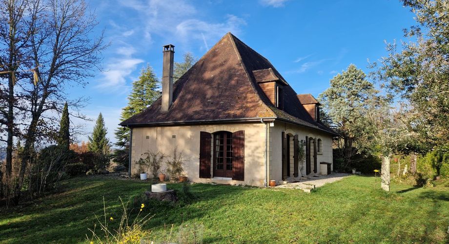 Exclusivité Label Pierres - Maison périgourdine à vendre de 170m² habitables sur son terrain de 4400m² constructible et vue dégagée