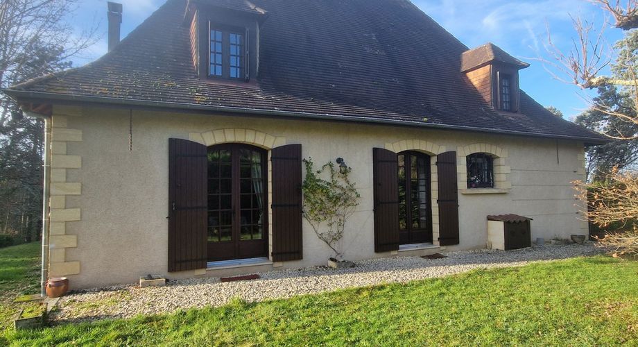 Exclusivité Label Pierres - Maison périgourdine à vendre de 170m² habitables sur son terrain de 4400m² constructible et vue dégagée