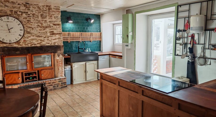 Maison périgourdine de plain pied et sa piscine au calme